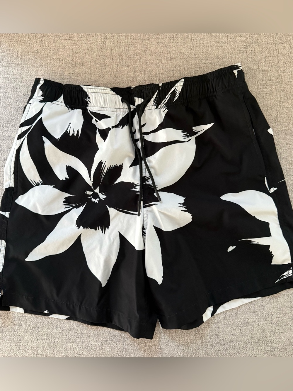 Express Men’s Black & White Floral Swim / Everyday Shorts